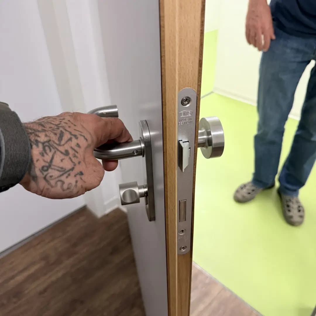 Schlüsseldienst Hardt, Türöffnung vor Ort