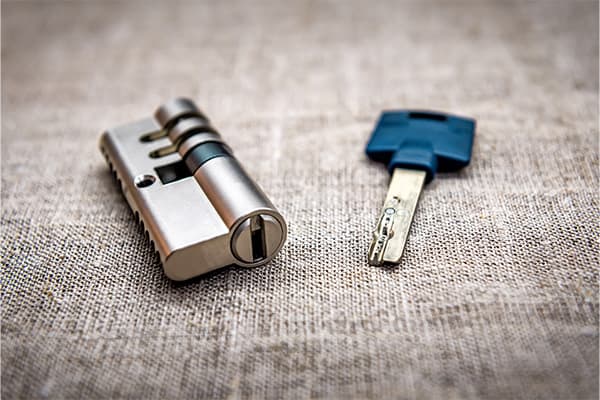 Neuer Schließzylinder mit passendem Sicherheitsschlüssel