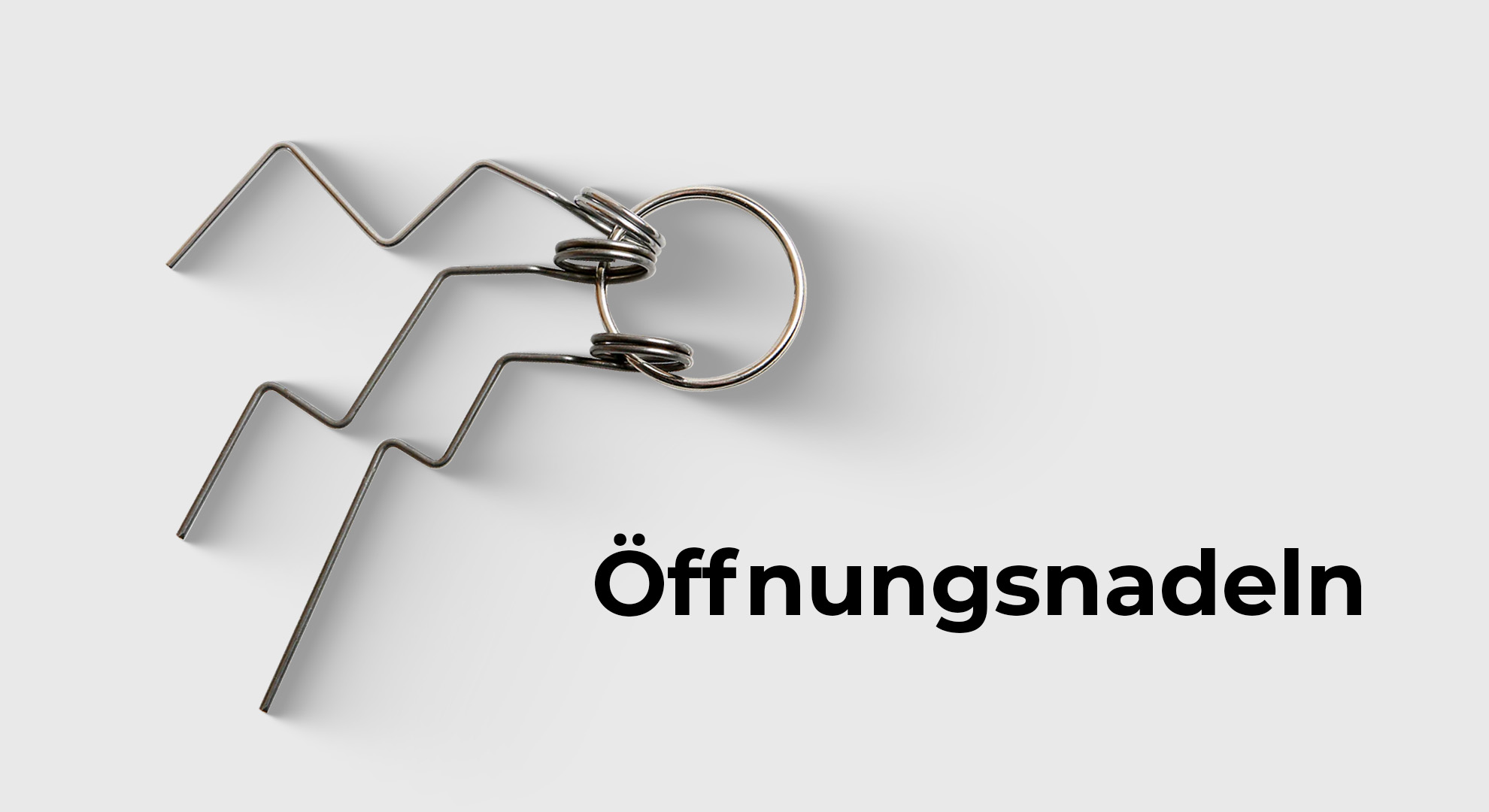 Zwei Öffnungsnadeln aus Federstahl auf hellem Hintergrund